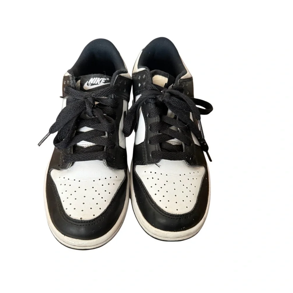 Nike Youth Panda Dunks Classic Black and White SneakersSize 4.5